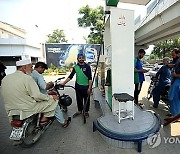 PAKISTAN ECONOMY PETROL PRICE