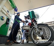 PAKISTAN ECONOMY PETROL PRICE