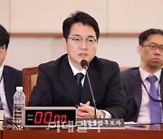 [포토]인사청문회, '답변하는 심우정 검찰총장 후보자'