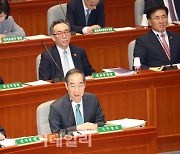 [포토]예결위, '답변하는 한덕수 국무총리'