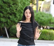 [mhn포토] 혜리 '반가운 인사'