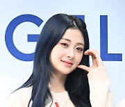 [mhn포토] 르세라핌 허윤진 '우아한 하트'