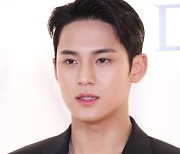 세븐틴 민규, 광고 촬영장 비공개 사진 유출 "직원 대기발령"