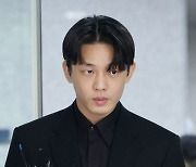 유아인, 징역 1년 법정구속…"향정신성의약품 의존도 심각, 재범 위험"