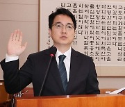 “답변 못 드려”…심우정에겐 어려운 김건희 명품백 질의