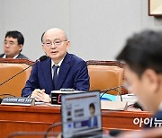 [포토]질의에 답변하는 안창호 국가인권위원장 후보자