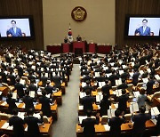 야당 “용산에 밀정” 총리 “미몽서 깨라”…개원식날 친일공방