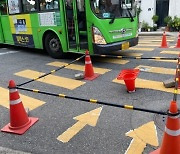 “여기 지날때 조심해야겠네”…서울 경복고 인근서 도로 침하, 원인 조사중