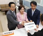 "공수처 먼저" 야당표 '3자추천 특검' 거부한 與…'8인의 반란' 막을까