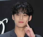 세븐틴 민규, 상의 탈의 사진 유출 피해‥록시땅코리아 사과