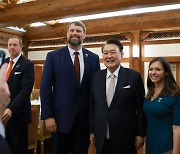 윤 대통령, 방한 美 상원 의원단 부부 동반 만찬[뉴시스Pic]