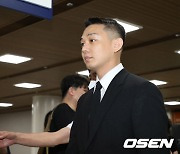 유아인,'1심 공판 굳은 표정으로' [사진]