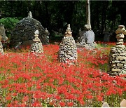 여수 흥국사, ‘108돌탑 꽃무릇 음악회’ 14일 열려