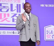 [TD포토] 조나단 '포즈는 쑥스러워'