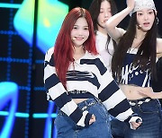 [TD포토] 오마이걸 효정 '귀엽게~'