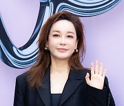 [T포토] 김혜은 '우아한 손인사'