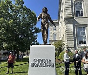 Christa McAuliffe-Statue