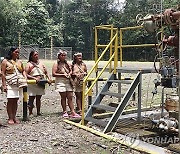 ECUADOR INDIGENOUS PEOPLE