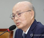 답변하는 안창호 인권위원장 후보자