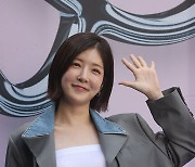 포즈 취하는 정인선