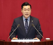 박찬대 "민주당, 국민 곁에서 함께 울고 웃을 것"