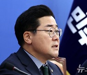 [전문] 박찬대 "윤, 벌거벗은 임금님…국정 기조 완전히 바꿔야"