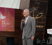 오늘은 미술인의 밤…유인촌 "작가 해외진출 전방위 지원"