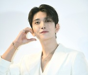 [포토] 세븐틴 조슈아 ‘내 매력에 빠져 봐’