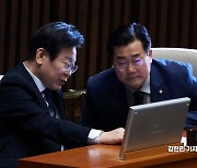 박찬대, 尹 향해 "헌법 유린하고 있다" 탄핵 공세