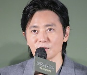 '보통의 가족' 장동건 "설경구 무릎베고 잠든 적 있어, 찐 형 같은 사람"