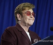 “심각한 감염으로 한 쪽 눈이”…英 유명가수 ‘충격 근황’, 응원댓글 쇄도