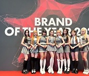 ‘K팝 기대주’ 유니스, ‘2024 올해의 브랜드 대상’ 女 아이돌 신인 부문 수상