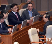 한덕수 총리와 대화하는 조태열-유상임-이주호-최상목