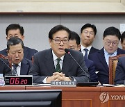 정진석 "野, 대통령 조롱·막말…비정상 국회 와서 망신당하라 해"