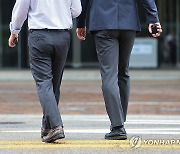 퇴직연금 도입 단계적 의무화…'연 2%' 불과한 수익률도 개선