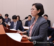 '딥페이크 성범죄' 대응 현황 보고하는 신영숙 차관