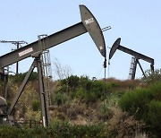 OPEC+ 증산 연기 소식에도…WTI 70달러선 붕괴(종합)