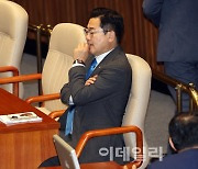 [포토]본회의, '생각에 잠긴 박찬대 원내대표'