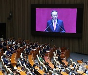 교섭단체 대표연설 듣는 총리와 국무위워들