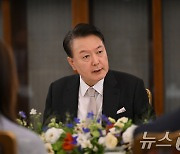 광주 찾은 윤 대통령 "2027년까지 비엔날레 전시관 신축"