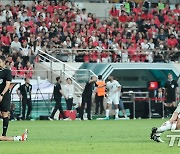 잊을만 하면 나오는 '침대축구'