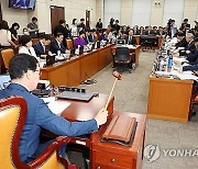 민주, `이재명 지역화폐법` 강행 처리…與 "세금살포 악법" 반발