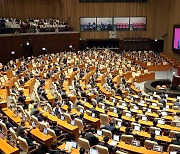 여야 ‘아수라장’ 고스란히 지켜본 초·중학생 국회 방청객