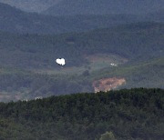 북, 쓰레기 풍선 420개 살포…수도권에 20여개 낙하