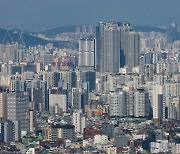 서울 아파트값 격차 더 벌어졌다… "환금성 하락 경고"