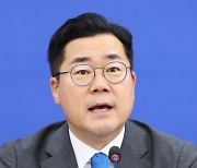 박찬대 "한동훈, 핑계 그만 대고 '채상병 특검법' 약속 지켜라"