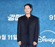 [TD포토] 김동욱 '블링블링한 블랙 수트'