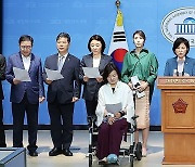 민주당 "정부 연금개혁안은 보험료는 올리고 수급액은 깎겠다는 것"