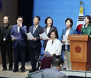 민주당 "정부 연금개혁안은 보험료는 올리고 수급액은 깎겠다는 것"