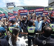 野·시민단체 "친일·독재 상징 박정희 동상 우상화 폐기하라"